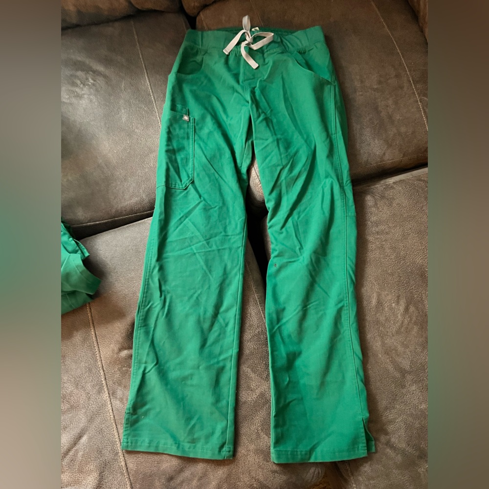 Hunter green figs scrub bottoms